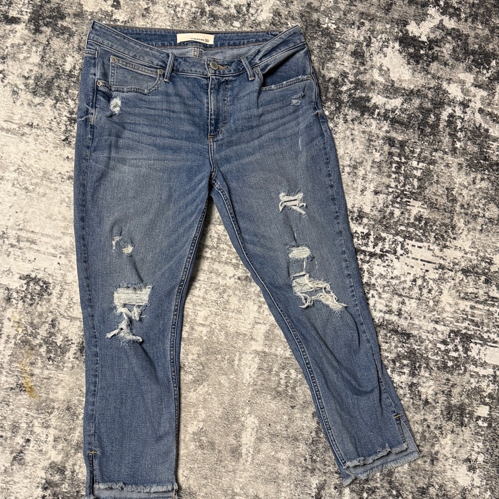 Maurices Distressed capri Jeans in Blue